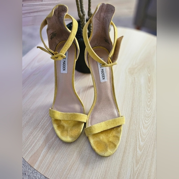 Steve Madden Yellow Suede Marley  Women's Heels Size 8.5. - Picture 4 of 13